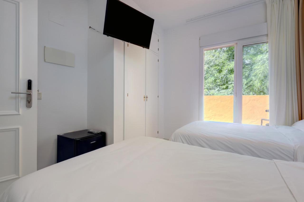 Hostal 37 Естепона Екстериор снимка