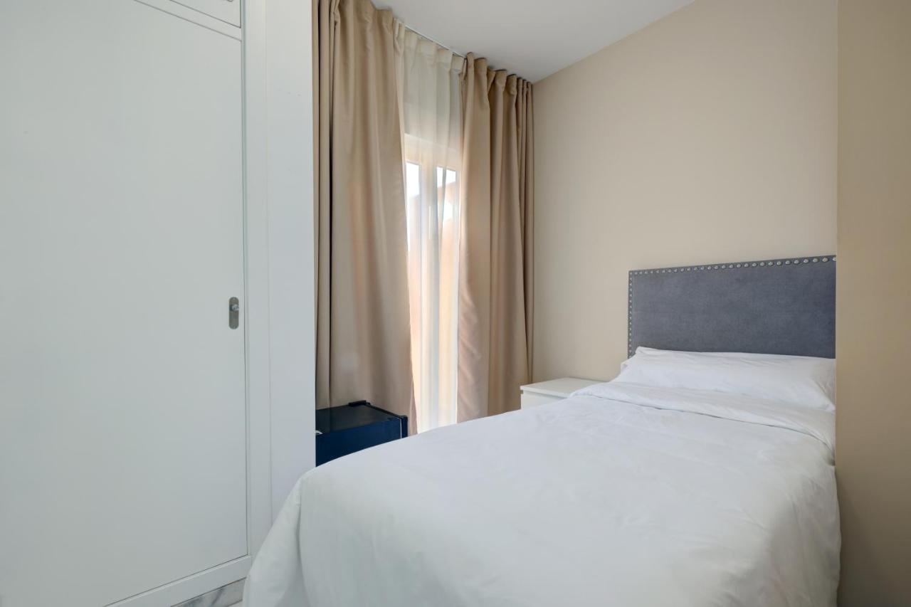 Hostal 37 Естепона Екстериор снимка