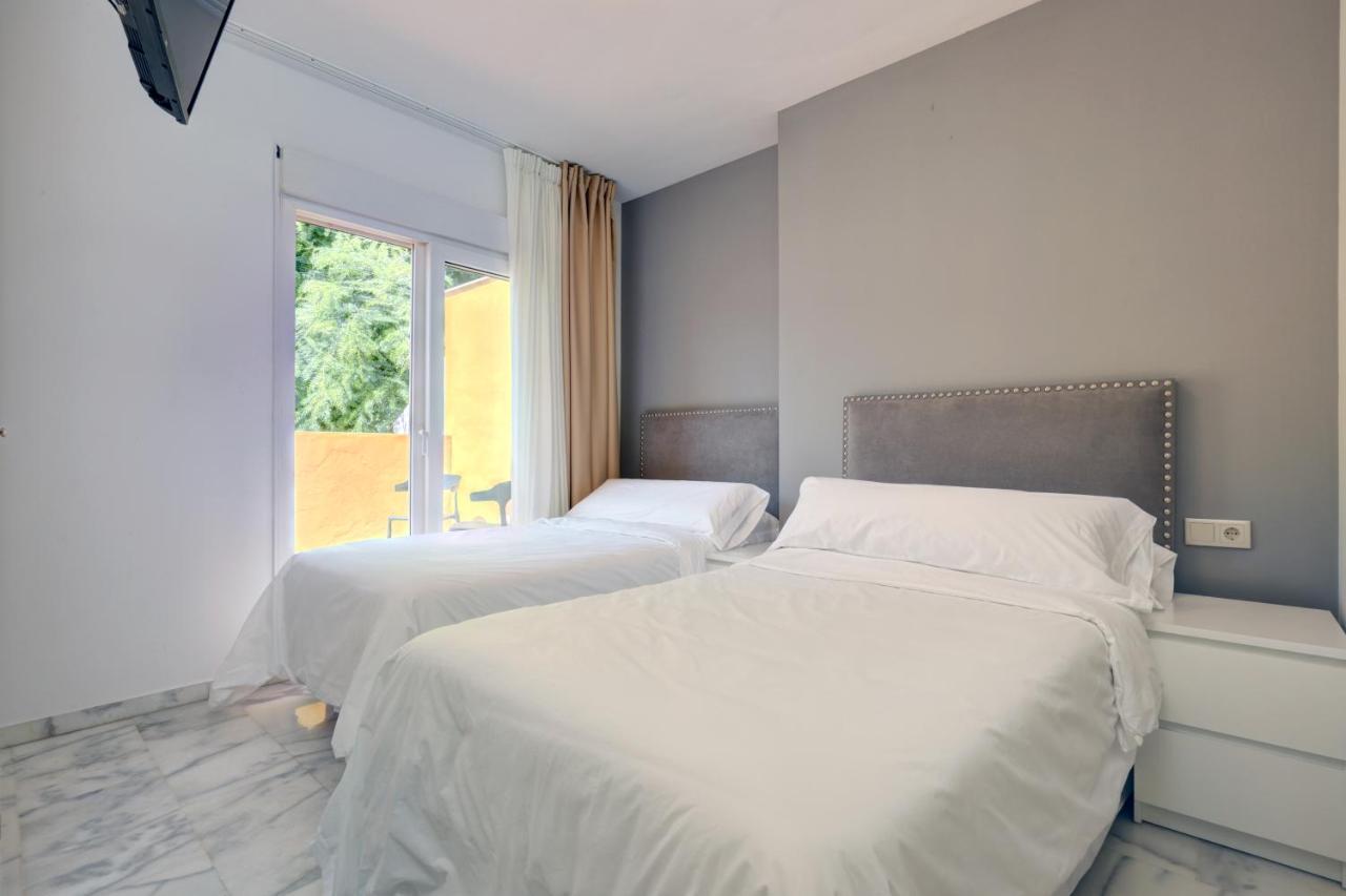 Hostal 37 Естепона Екстериор снимка
