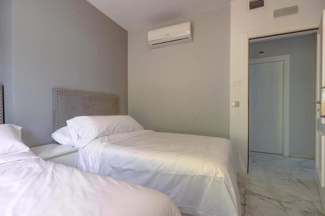 Hostal 37 Естепона Екстериор снимка