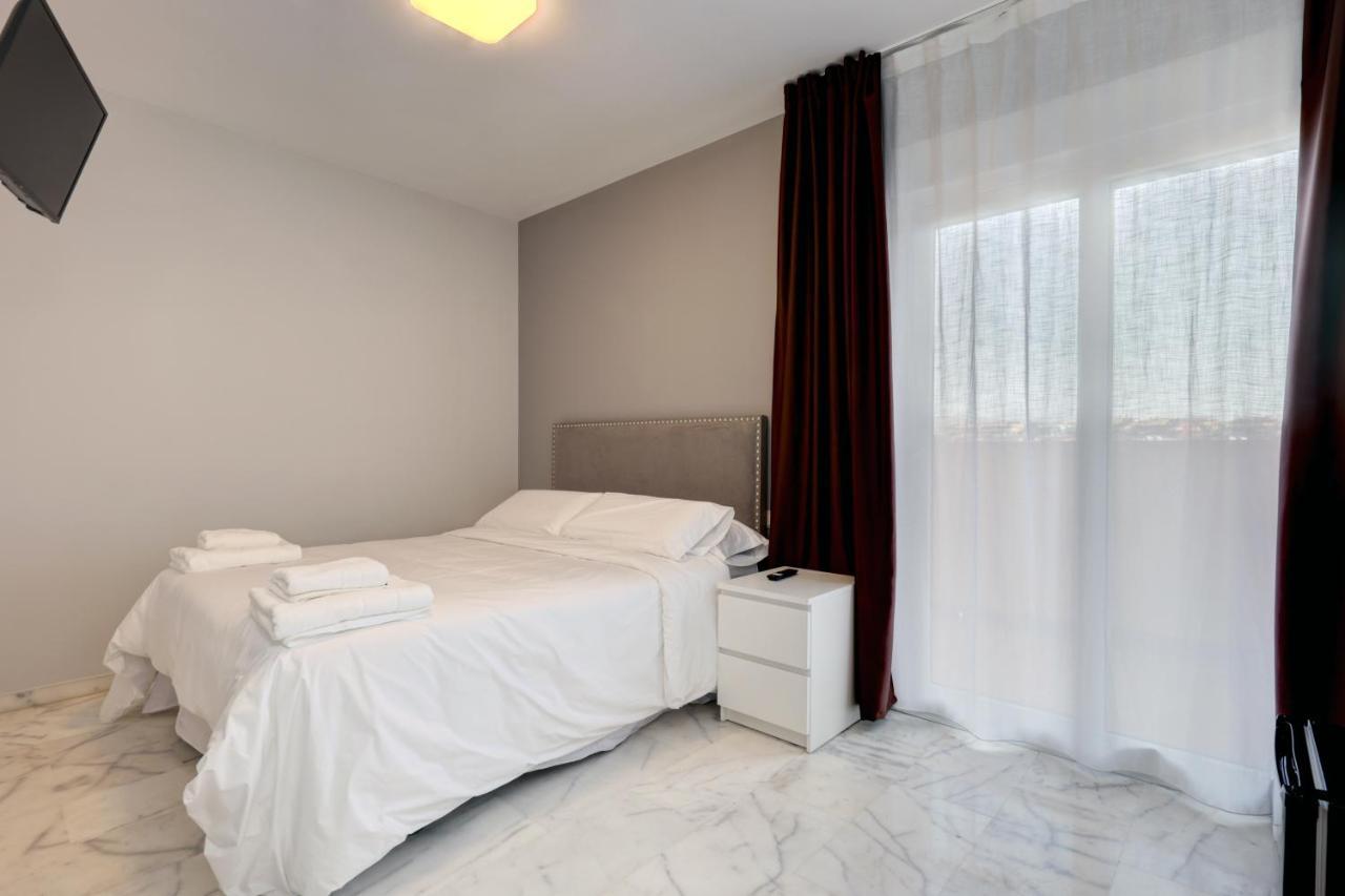 Hostal 37 Естепона Екстериор снимка