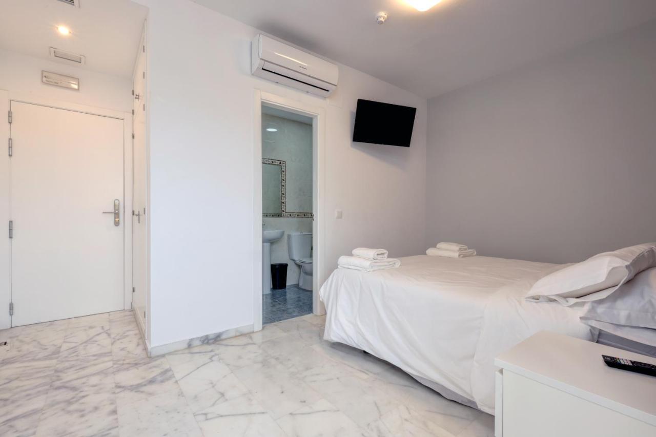 Hostal 37 Естепона Екстериор снимка